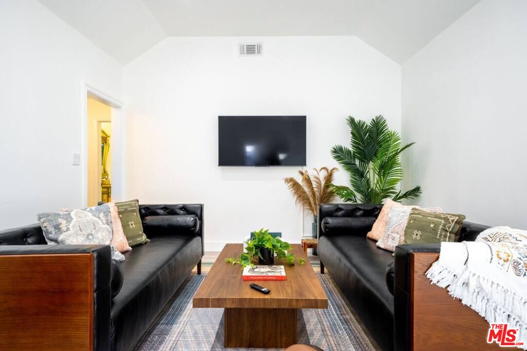 11331 Isleta Street Los Angeles, CA 90049 - Photo 67 of 71