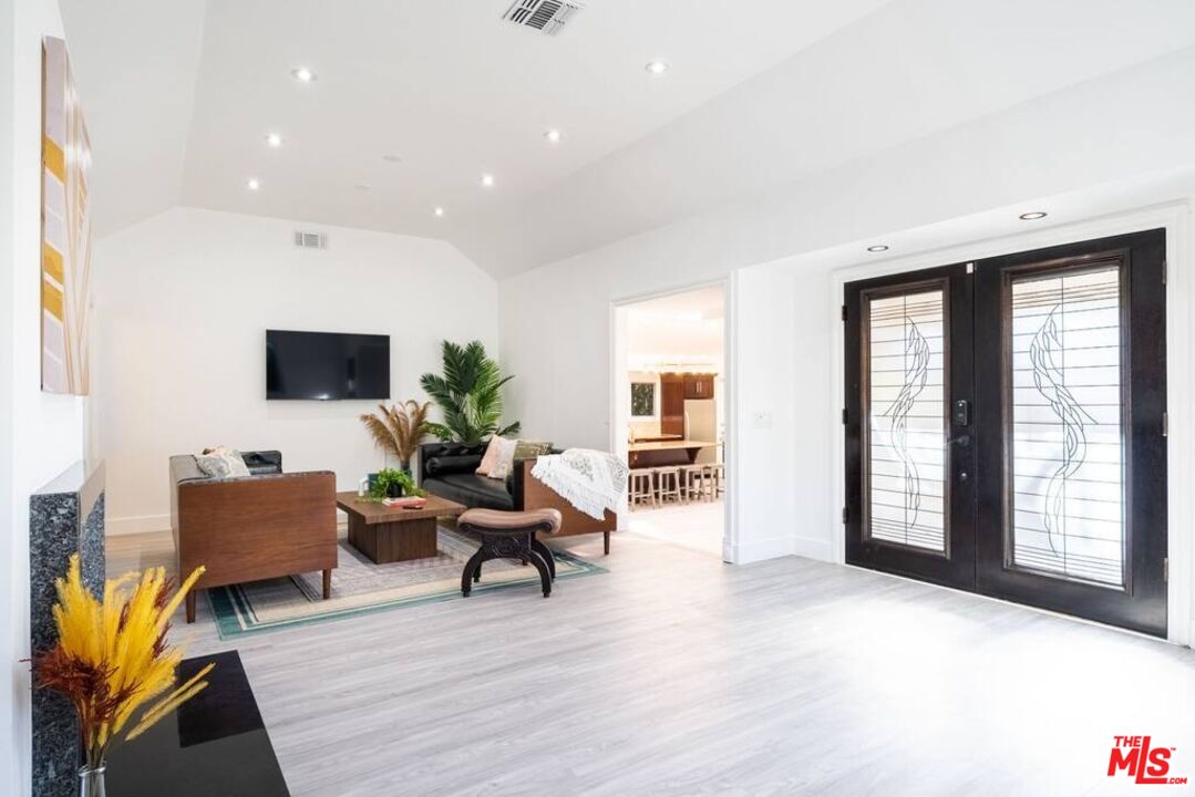 11331 Isleta Street Los Angeles, CA 90049 - Photo 68 of 71