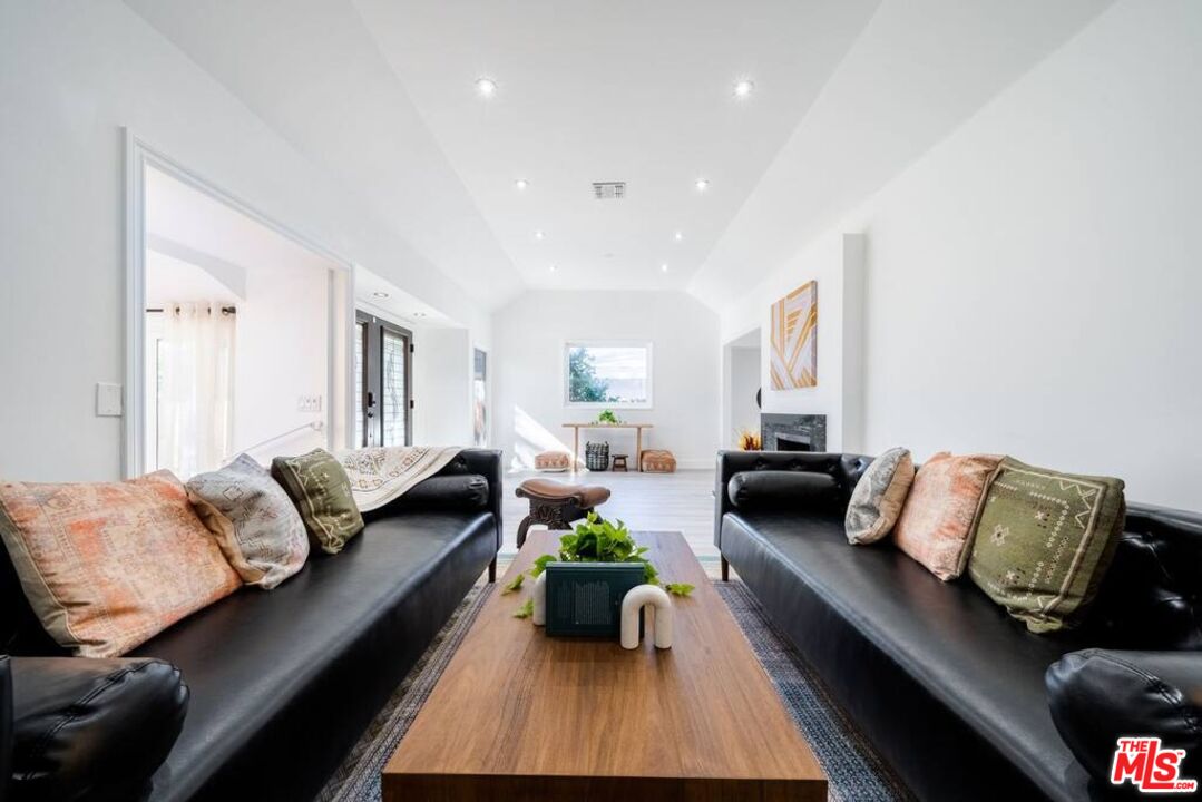 11331 Isleta Street Los Angeles, CA 90049 - Photo 69 of 71