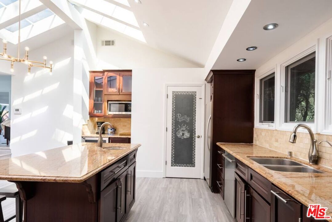 11331 Isleta Street Los Angeles, CA 90049 - Photo 70 of 71