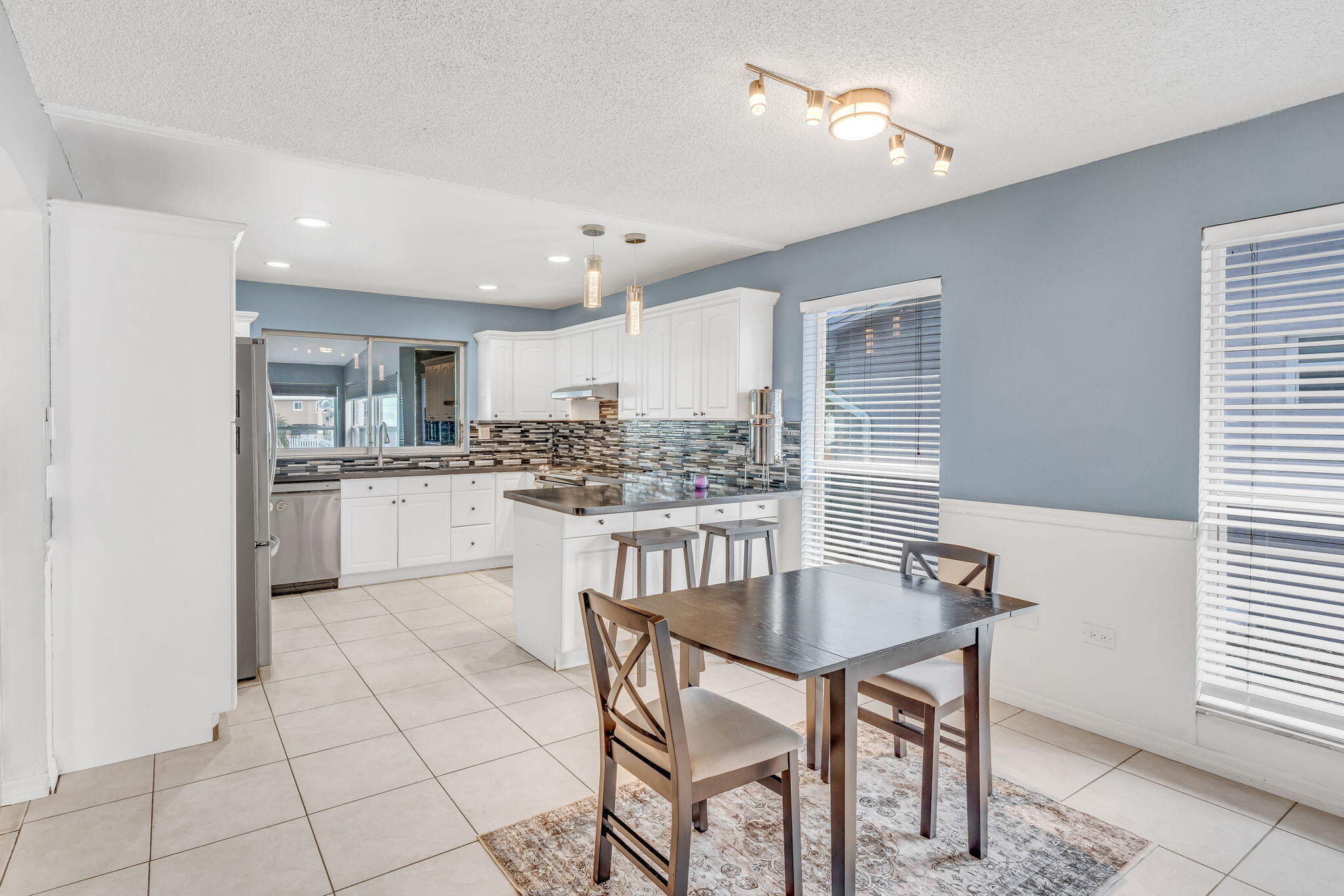 304 2nd Terrace Key Largo, FL 33037 - Photo 14 of 43 Dining Room