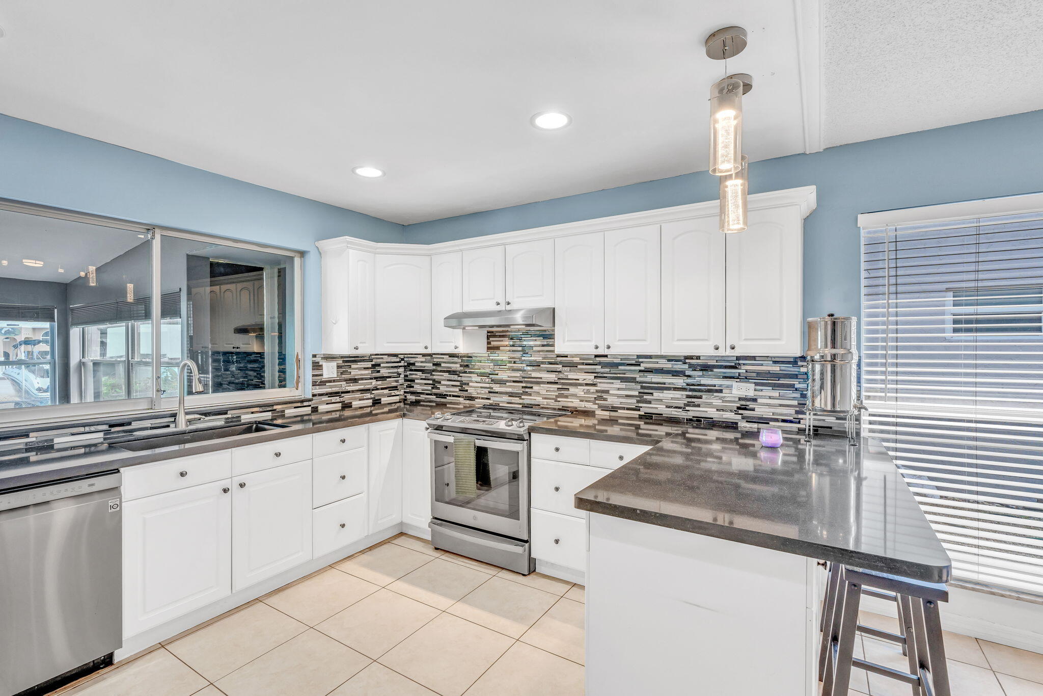 304 2nd Terrace Key Largo, FL 33037 - Photo 15 of 43 Kitchen