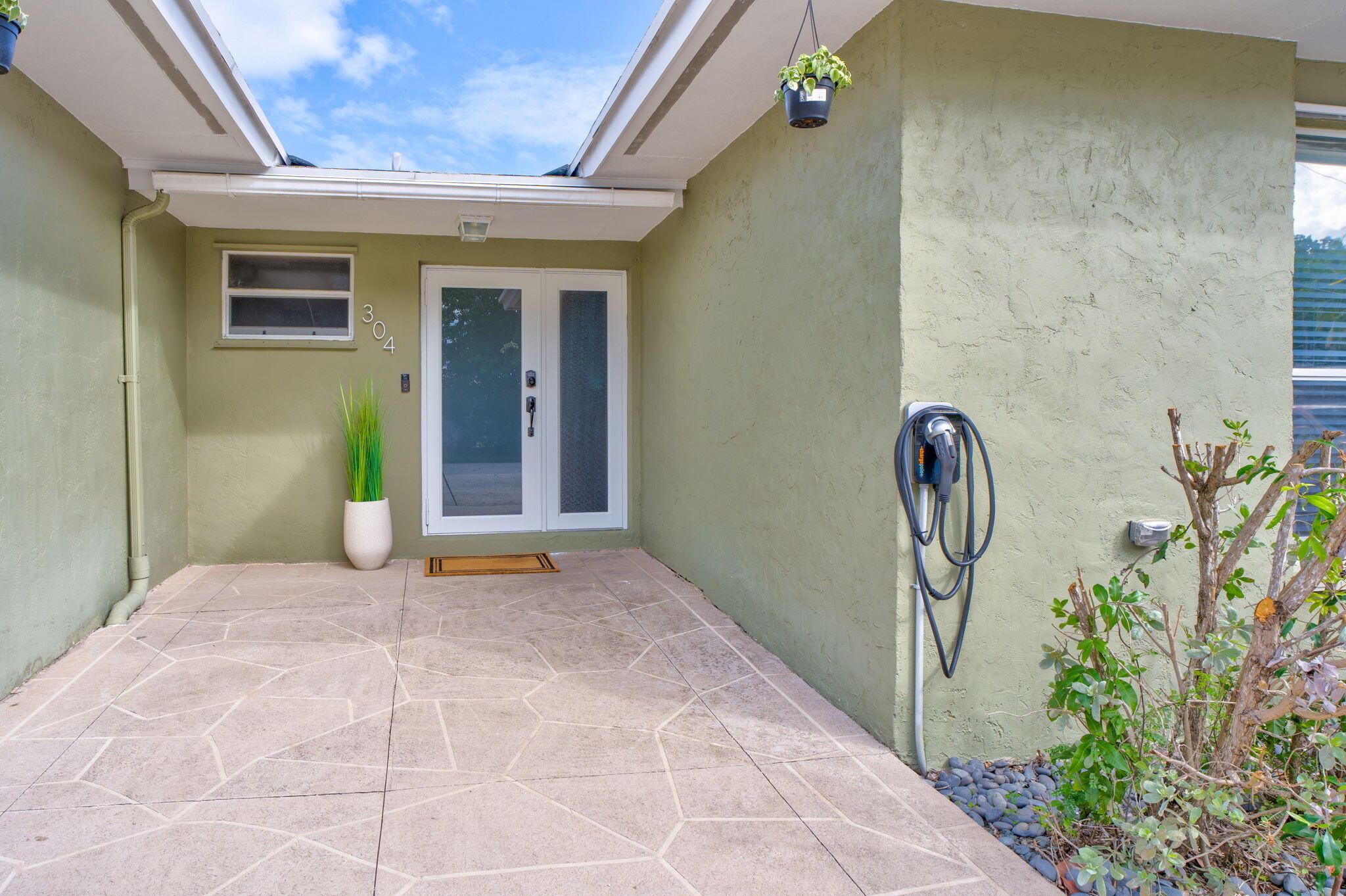 304 2nd Terrace Key Largo, FL 33037 - Photo 6 of 43 Front entrance