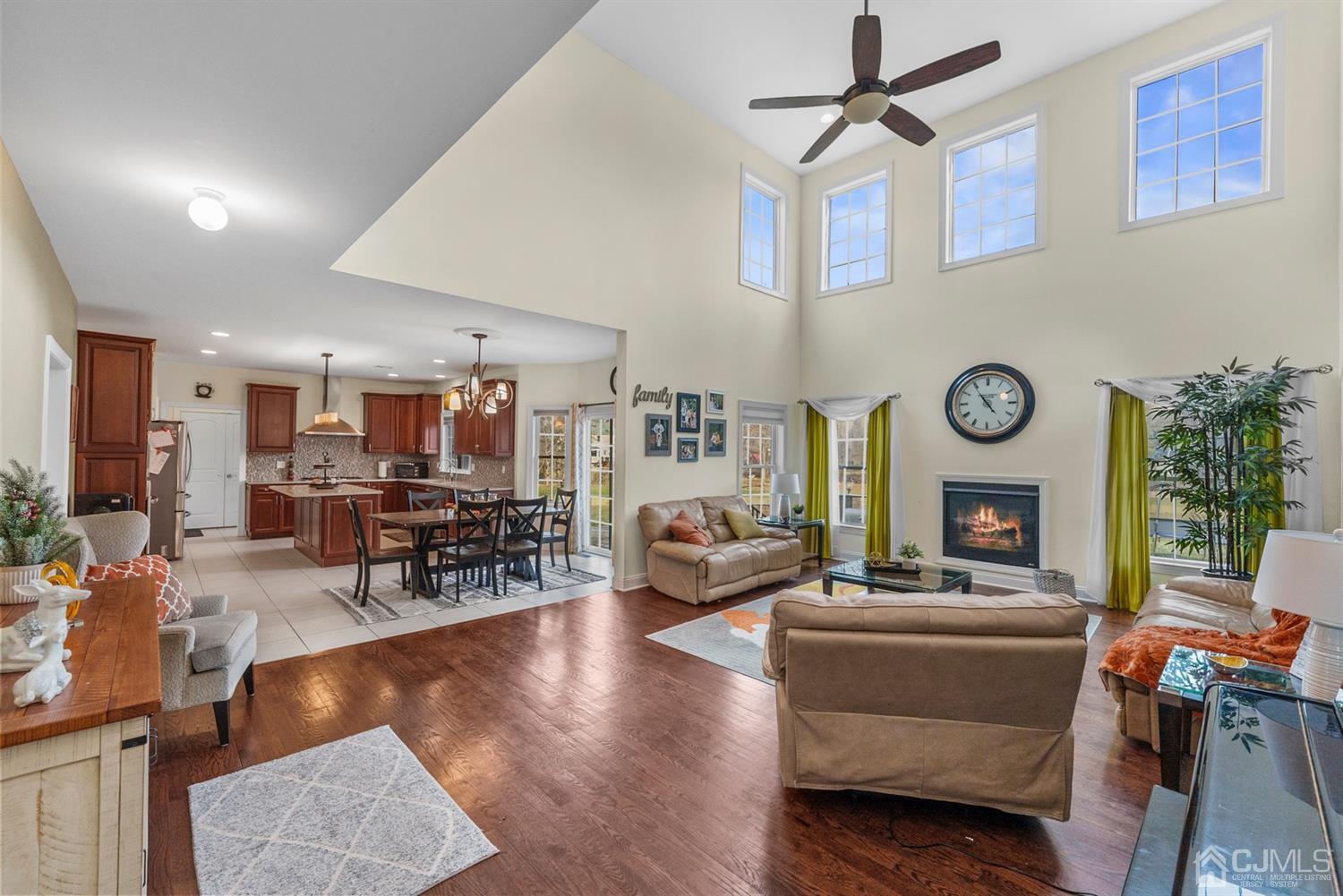 308 Plainfield Road Edison, NJ 08820 - Photo 20 of 40 a living room with furniture and a table