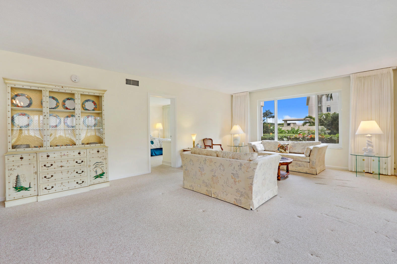 325 South Beach Road, Unit 101 Tequesta, FL 33469 - Photo 5 of 26 Living Area