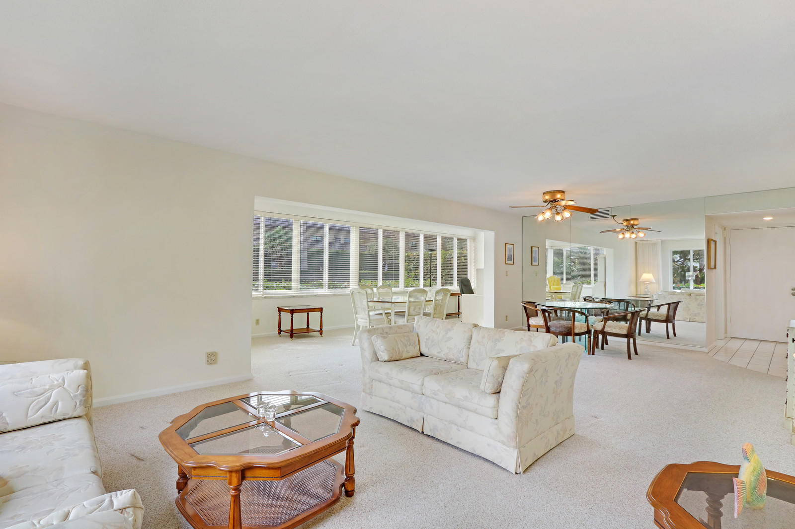 325 South Beach Road, Unit 101 Tequesta, FL 33469 - Photo 6 of 26 Living Area