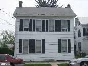 a view of house with front yard