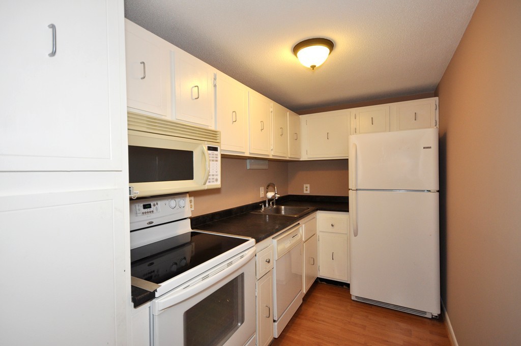 44 Leonard Road, Unit 44 Boxborough, MA 01719 - Photo 3 of 13