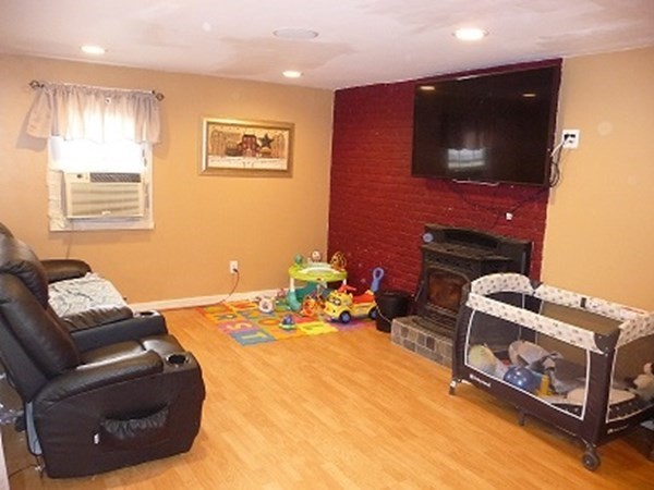 16 Hadley Road Methuen, MA 01844 - Photo 4 of 17 Gallery Image 4
