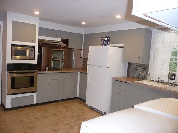 16 Hadley Road Methuen, MA 01844 - Photo 5 of 17 Gallery Image 5