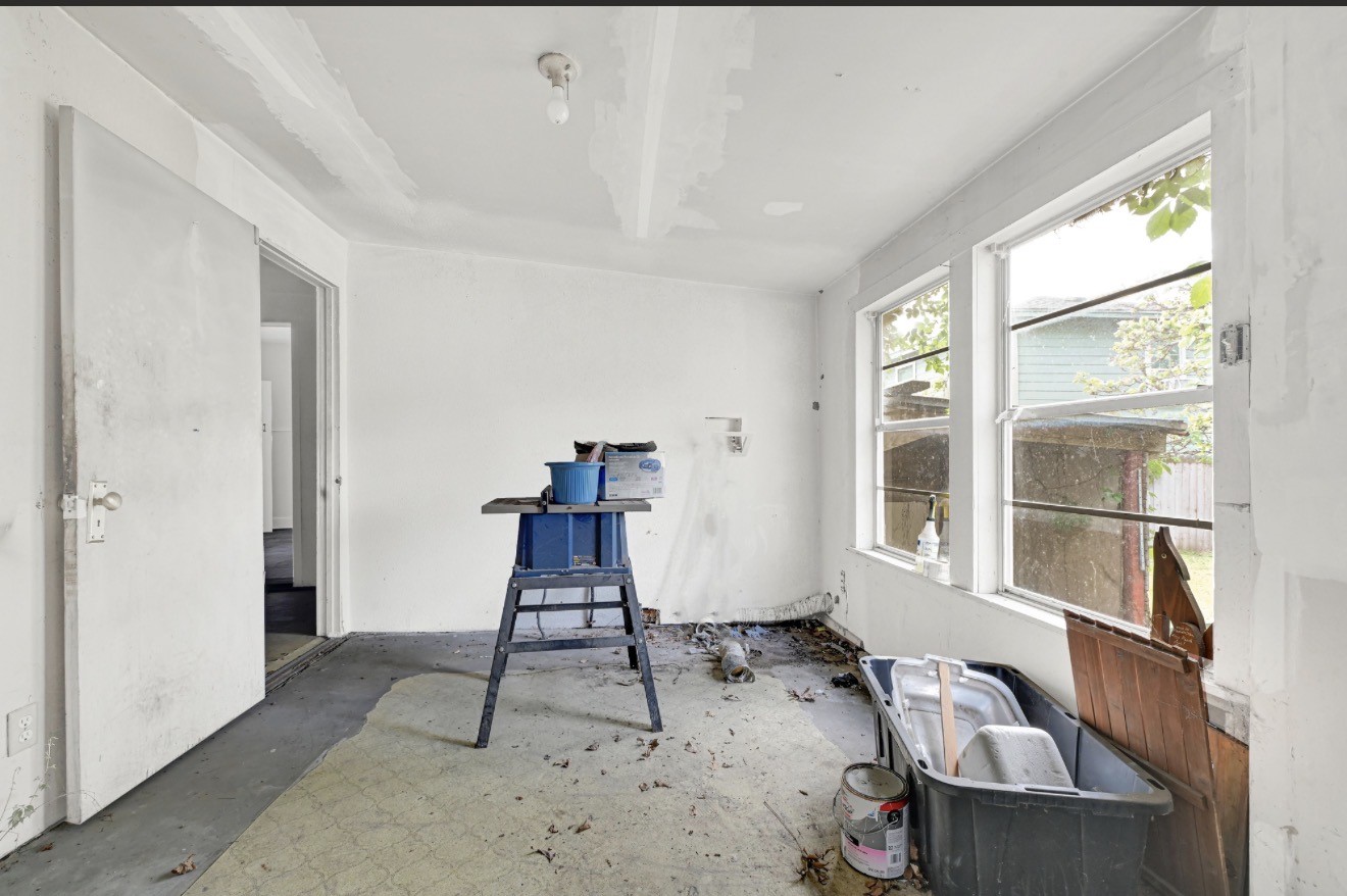 209 Frawley Street Houston, TX 77009 - Photo 15 of 21 a room that has a couch and a chair in it