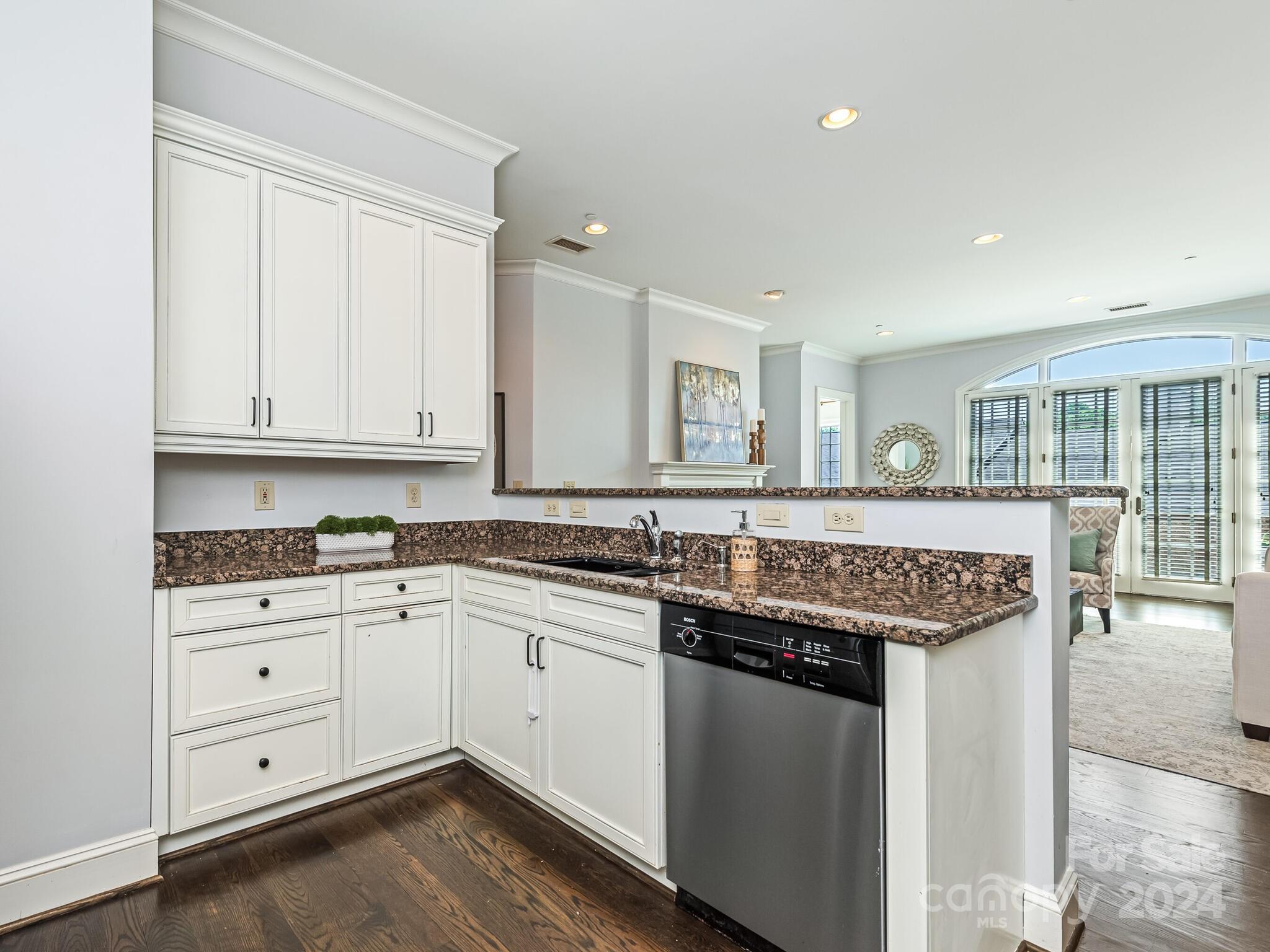 277 Queens Road Charlotte, NC 28204 - Photo 11 of 22 Gallery Image 11
