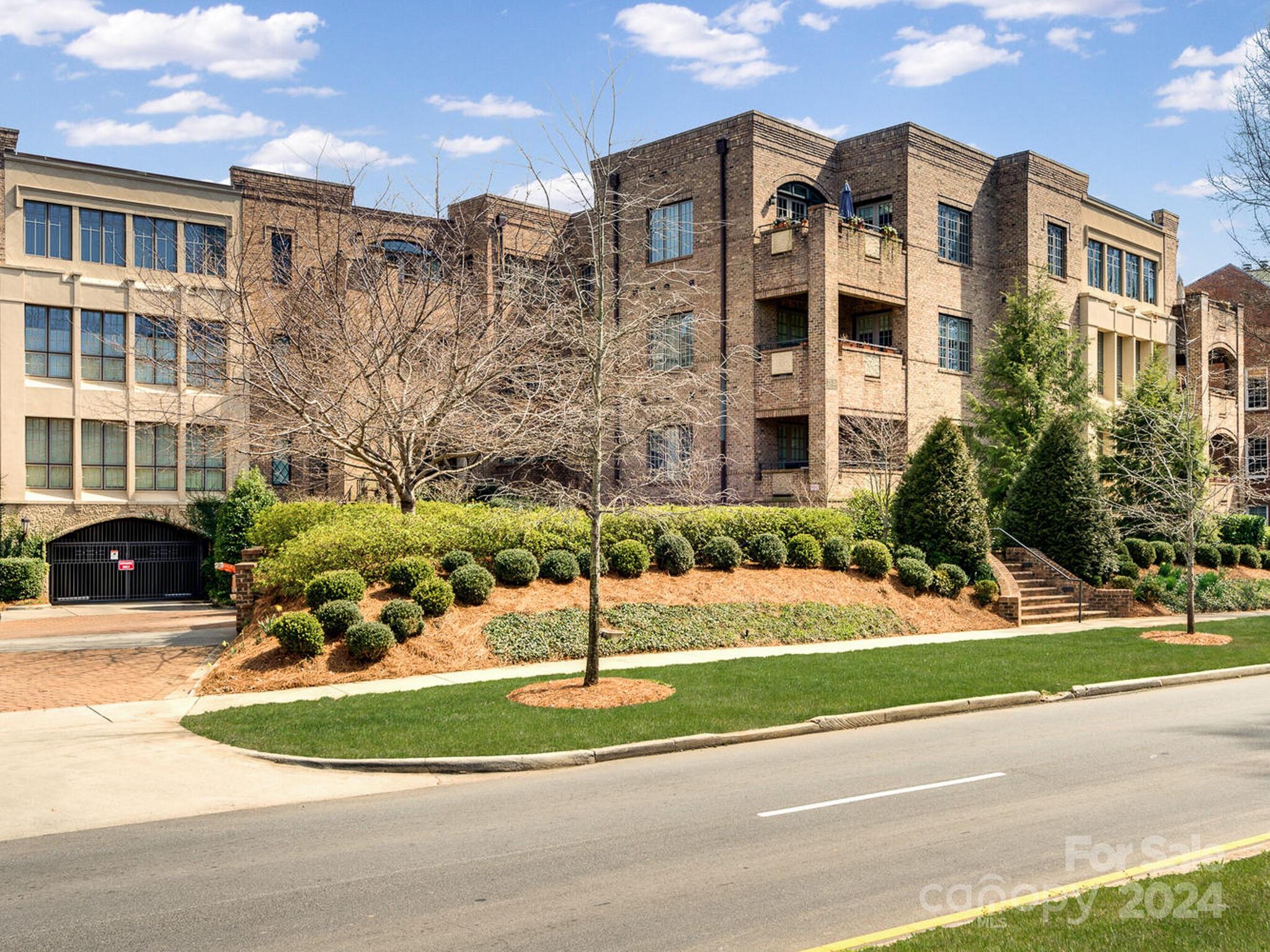 277 Queens Road Charlotte, NC 28204 - Photo 2 of 22 Gallery Image 2