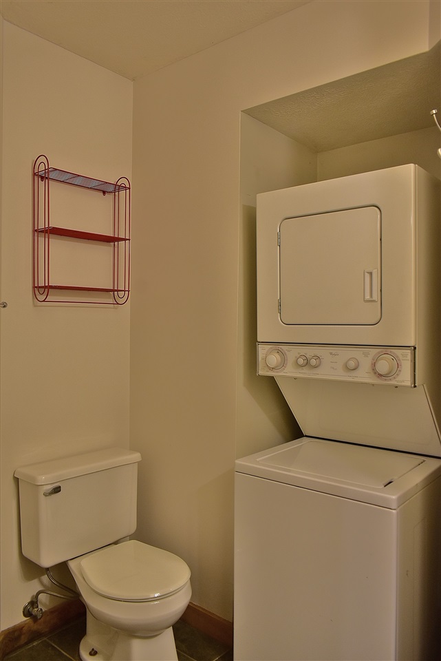9590 East Grandview Road Traverse City, MI 49684 - Photo 27 of 35 1881065-26.JPG