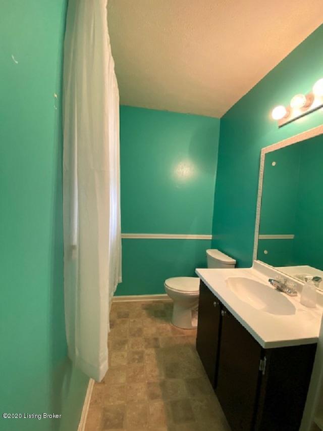 240 Manton Road Bardstown, KY 40004 - Photo 16 of 30 Half Bath off Owners Suite