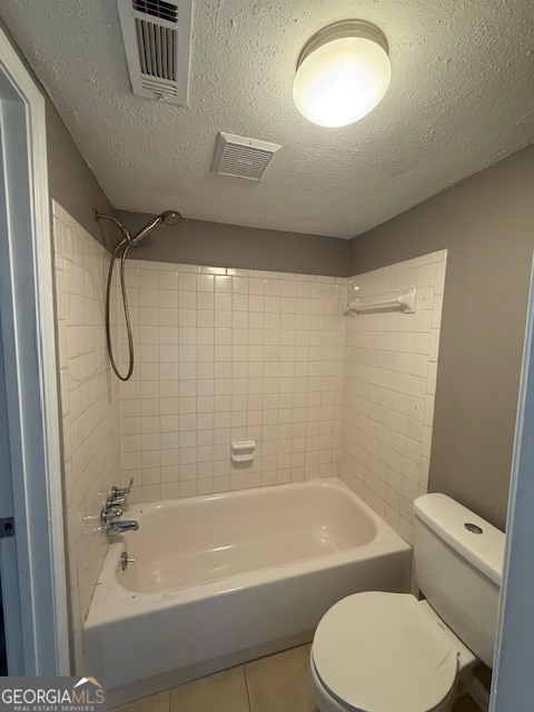 886 Patterns Drive Mableton, GA 30126 - Photo 20 of 29 a bathroom with a toilet and a bath tub