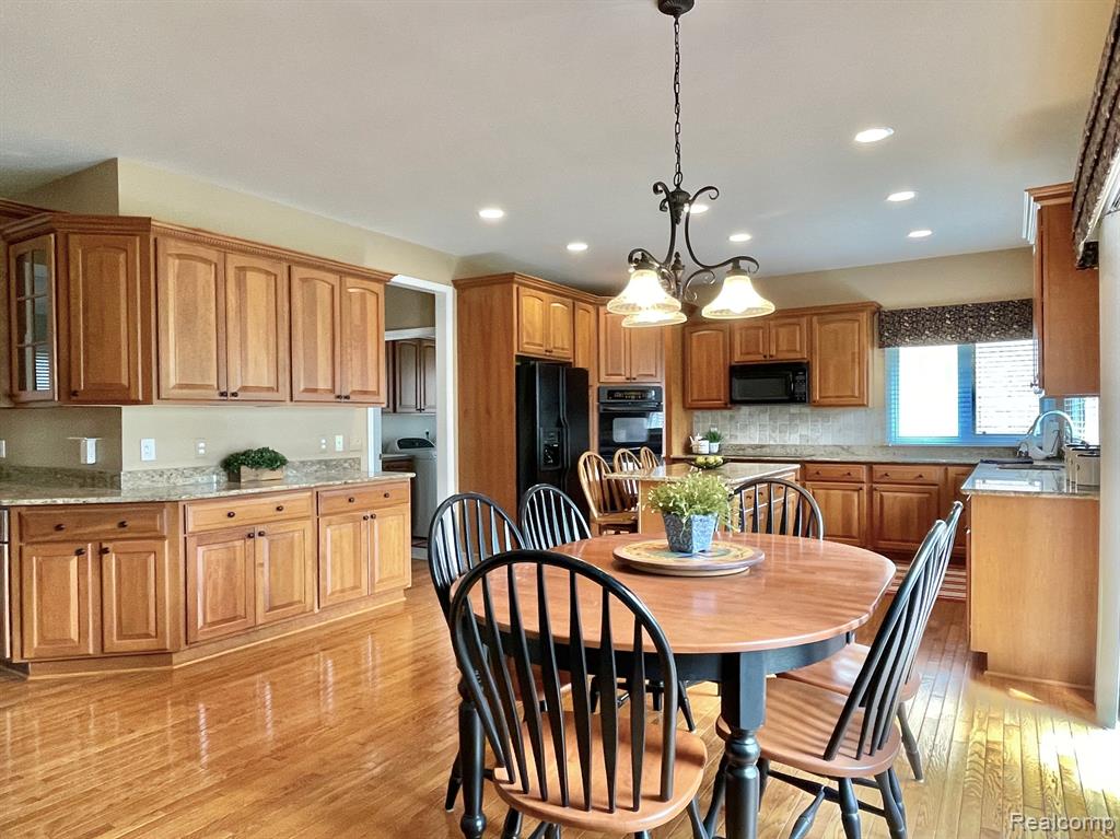 1070 Moran Drive Rochester, MI 48307 - Photo 12 of 60