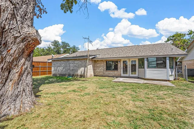 $305,000 | 425 Rollingridge Lane, Garland, TX 75043