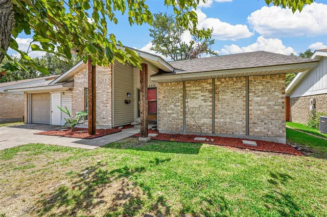 $305,000 | 425 Rollingridge Lane, Garland, TX 75043