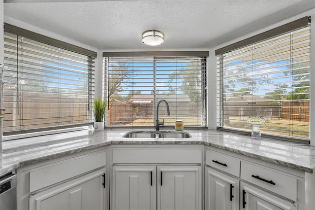 $305,000 | 425 Rollingridge Lane, Garland, TX 75043