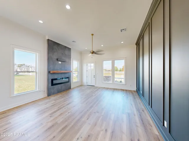 $358,700 | 138 Lakes Edge Drive, Broussard, LA 70518