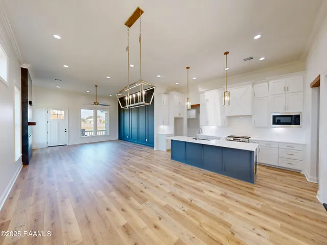 $358,700 | 138 Lakes Edge Drive, Broussard, LA 70518