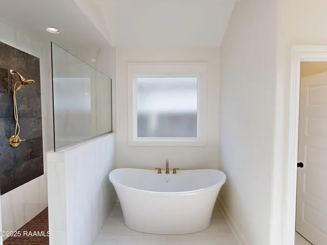 $358,700 | 138 Lakes Edge Drive, Broussard, LA 70518