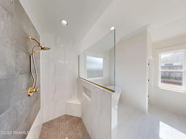 $358,700 | 138 Lakes Edge Drive, Broussard, LA 70518