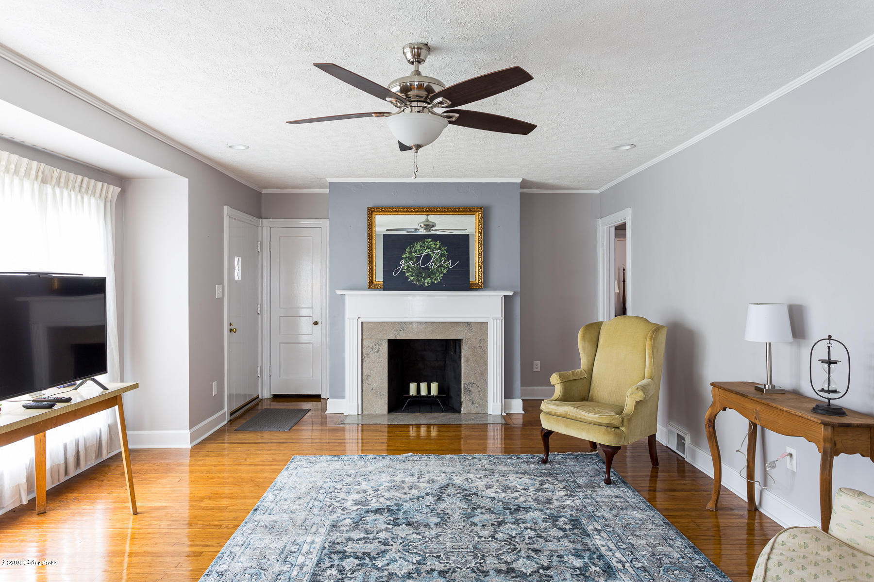 2522 Alanmede Road Louisville, KY 40205 - Photo 2 of 35 Living Room