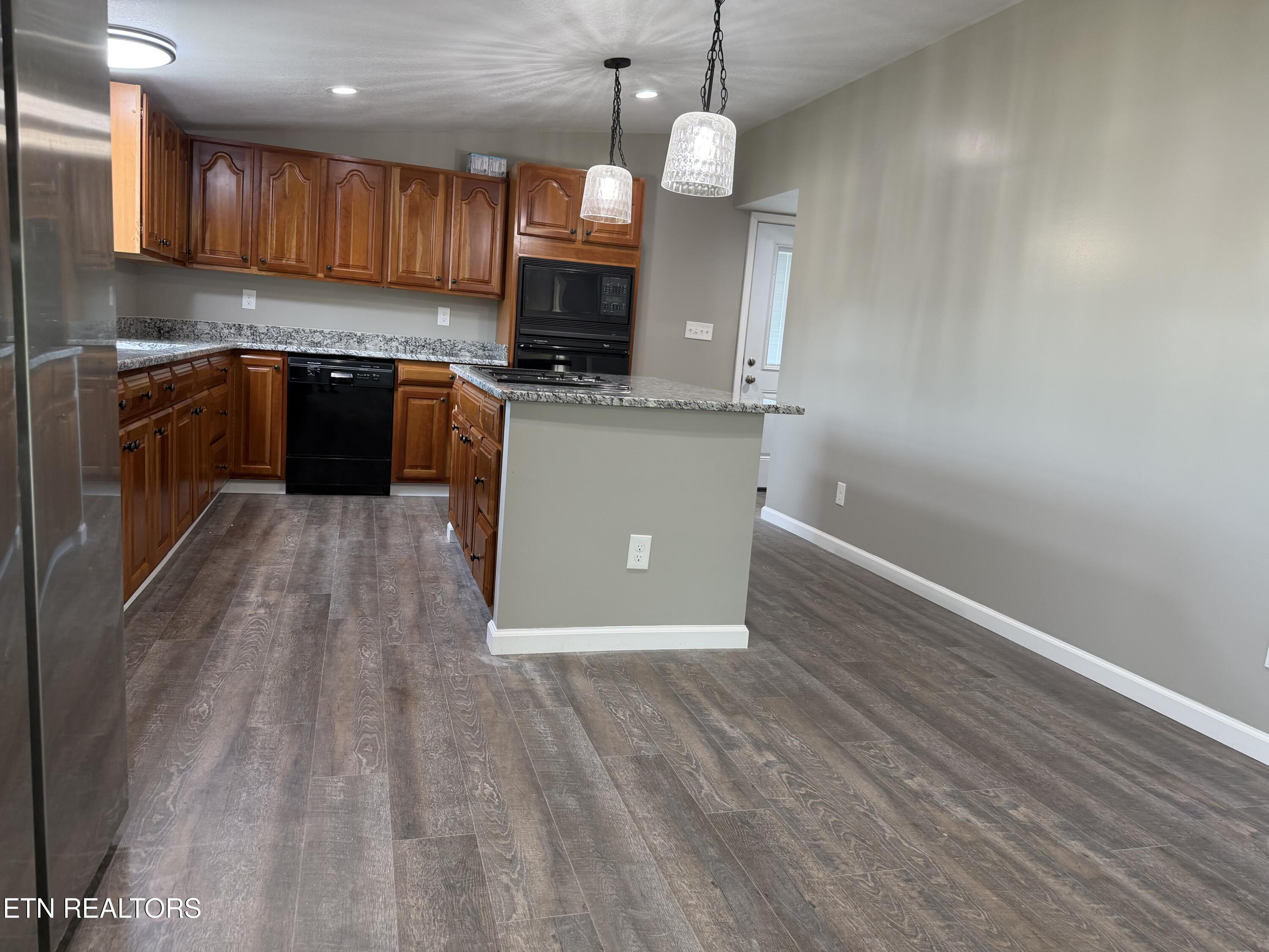 33633 Pond Creek Road Philadelphia, TN 37846 - Photo 5 of 20 Large Kitchen Island