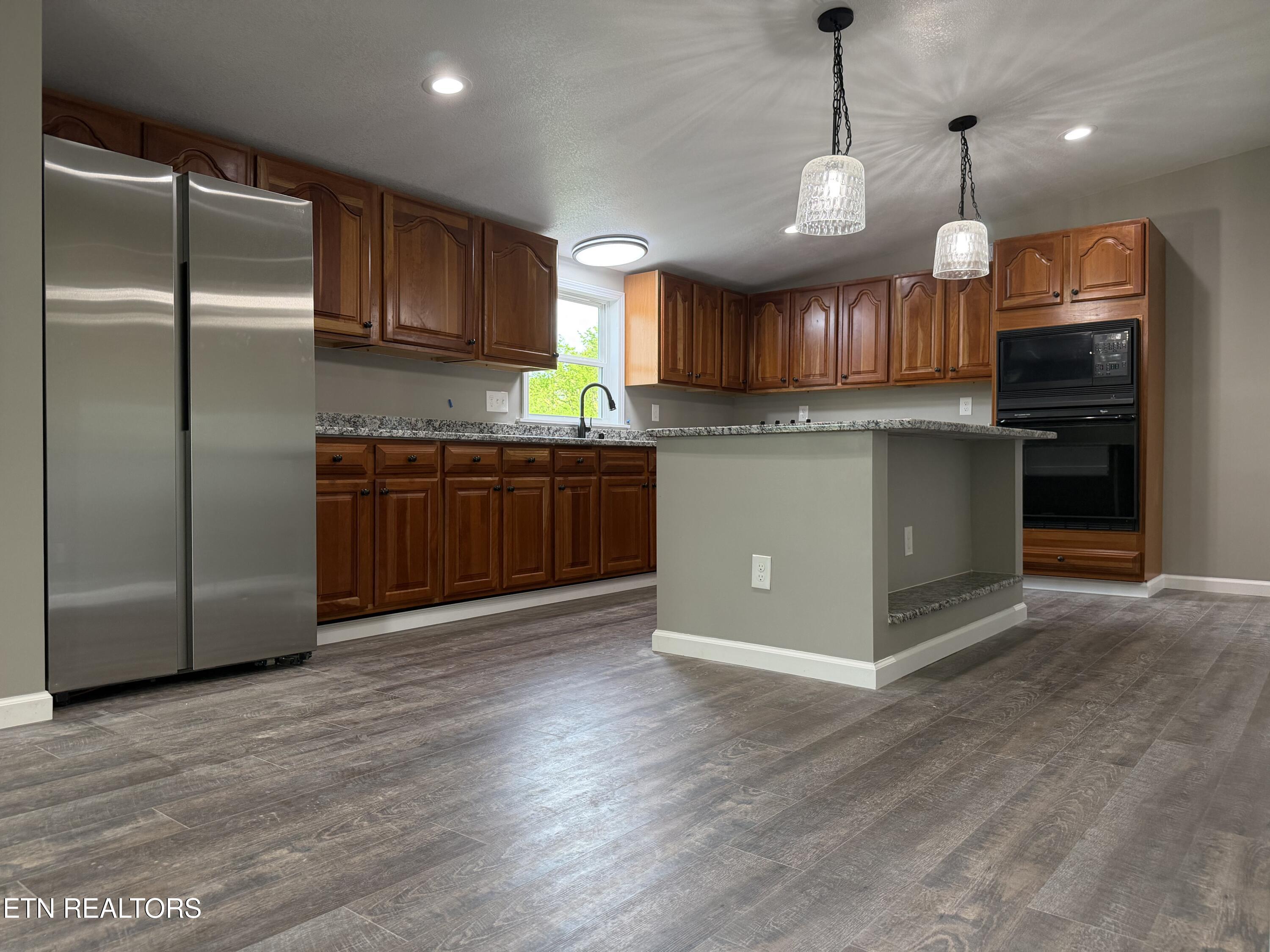 33633 Pond Creek Road Philadelphia, TN 37846 - Photo 6 of 20 Large Kitchen Island