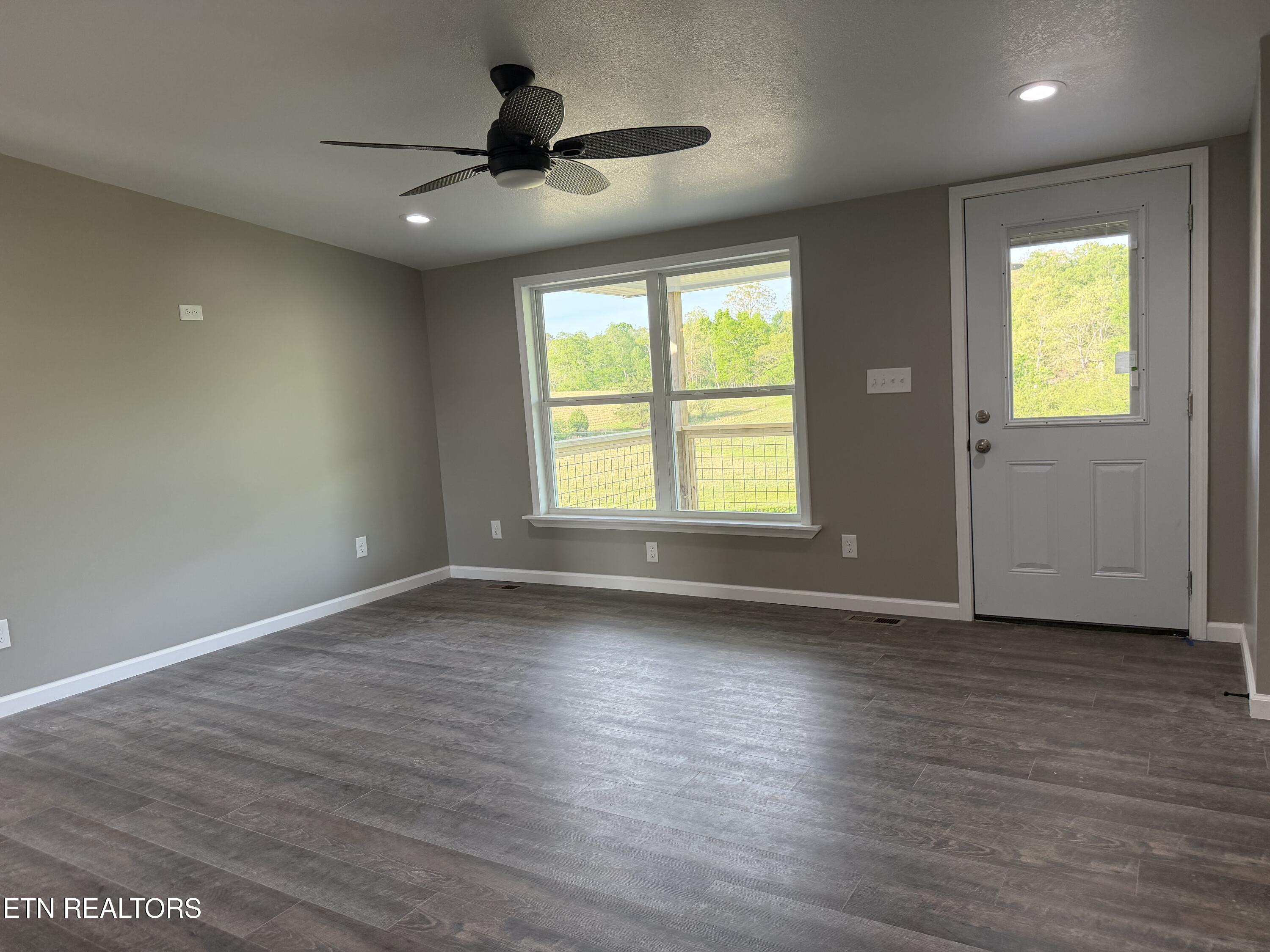33633 Pond Creek Road Philadelphia, TN 37846 - Photo 8 of 20 Great Room