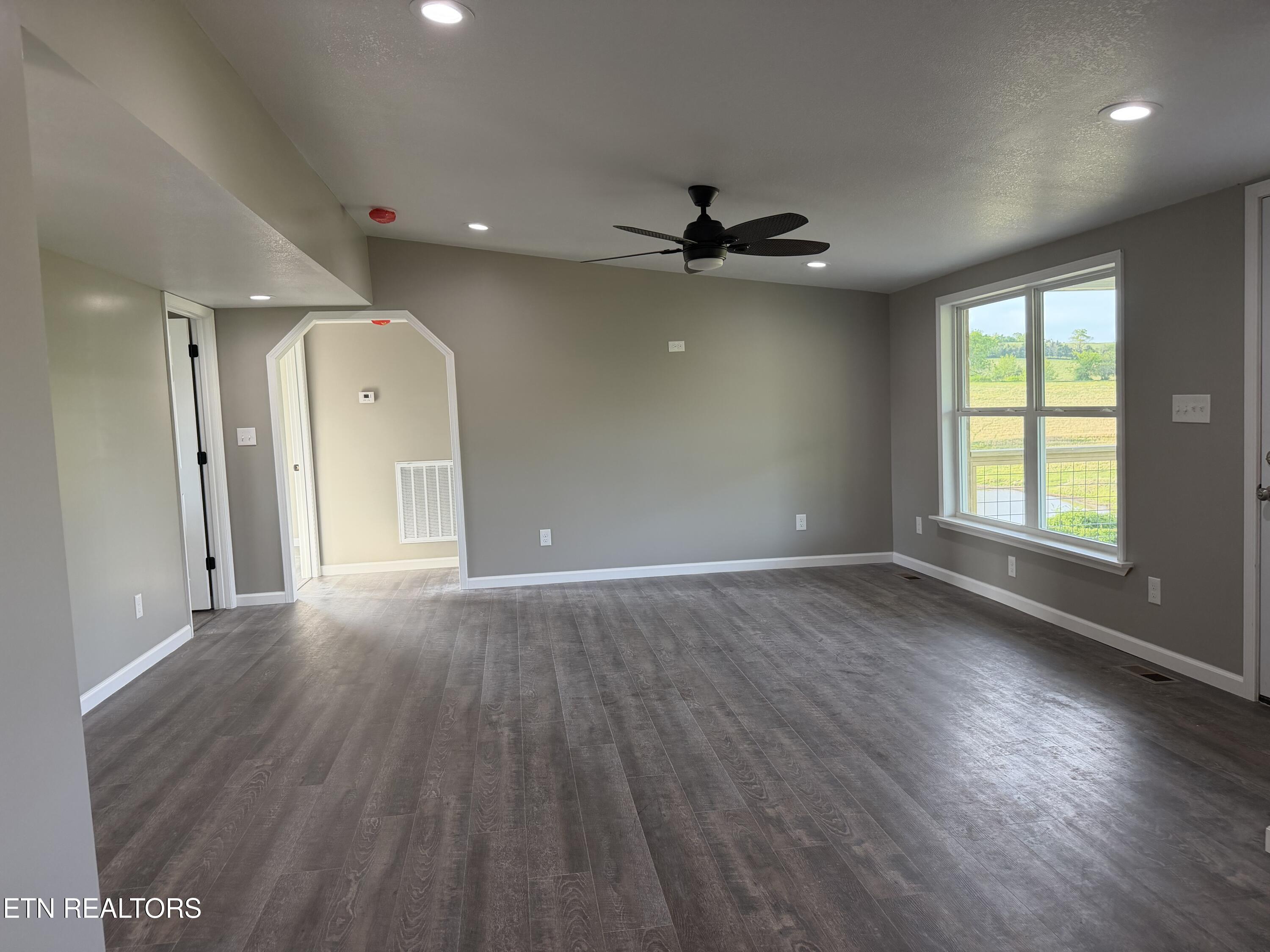 33633 Pond Creek Road Philadelphia, TN 37846 - Photo 9 of 20 Great Room