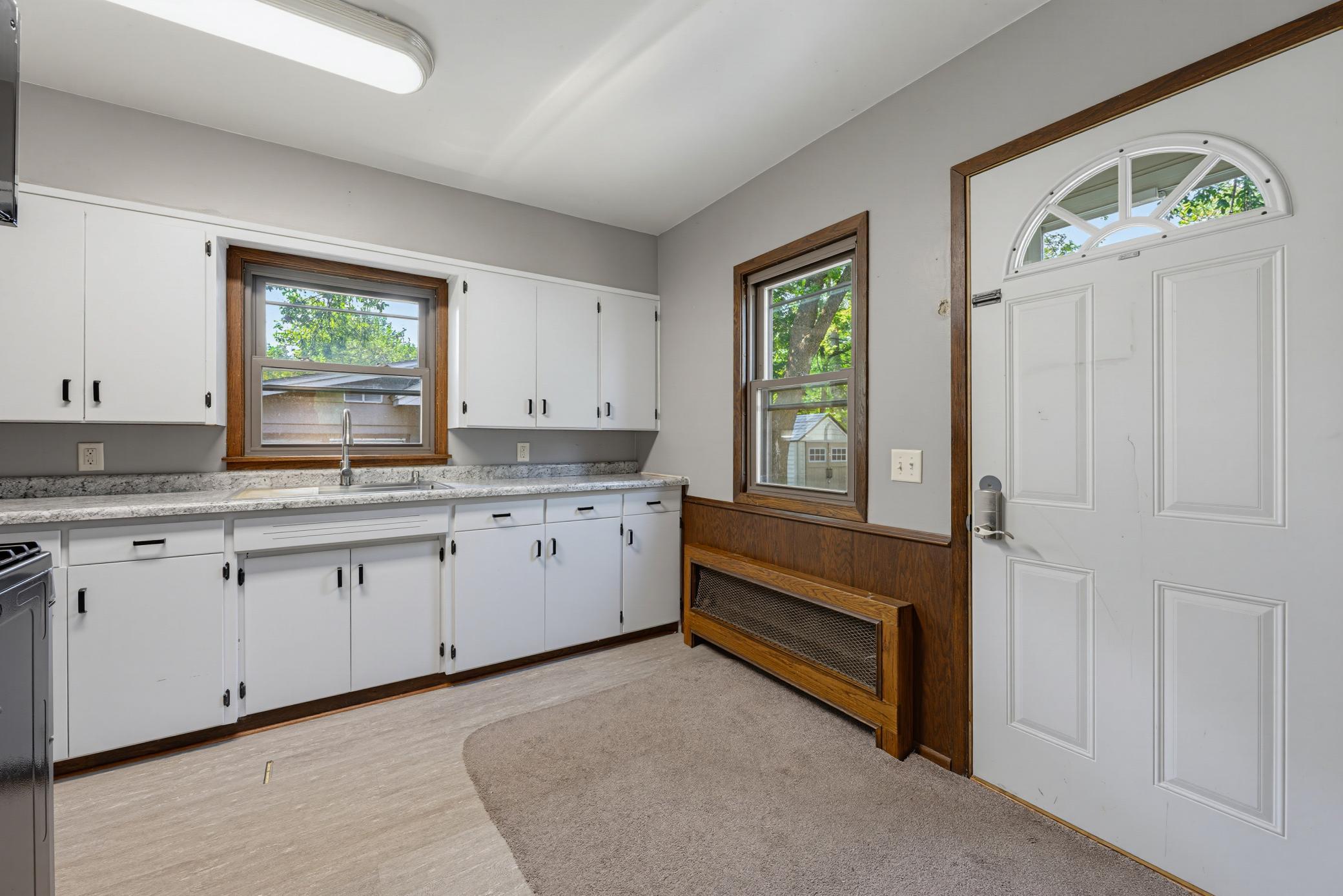 712 Lynn Road Southwest Hutchinson, MN 55350 - Photo 4 of 23 Gallery Image 4