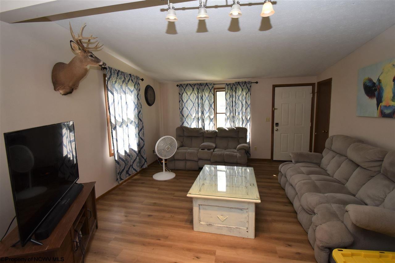 166 Cedar Drive Reedsville, WV 26547 - Photo 2 of 28 Gallery Image 2