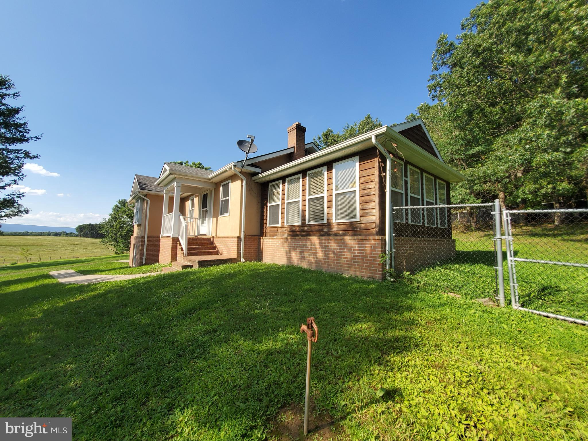 14421 Winchester Grade Road Berkeley Springs, WV 25411 - Photo 4 of 44 Gallery Image 4