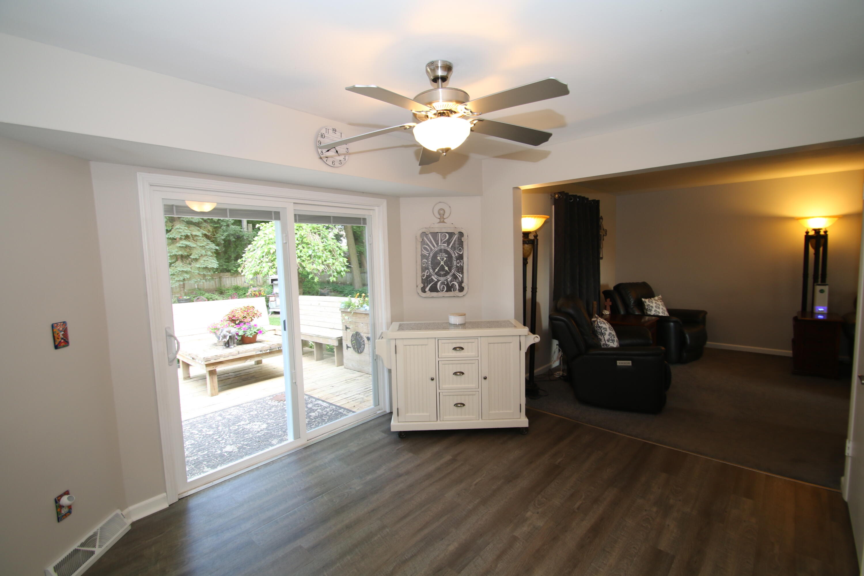 1400 South Ridgeway Road New Berlin, WI 53146 - Photo 9 of 31 Dinette