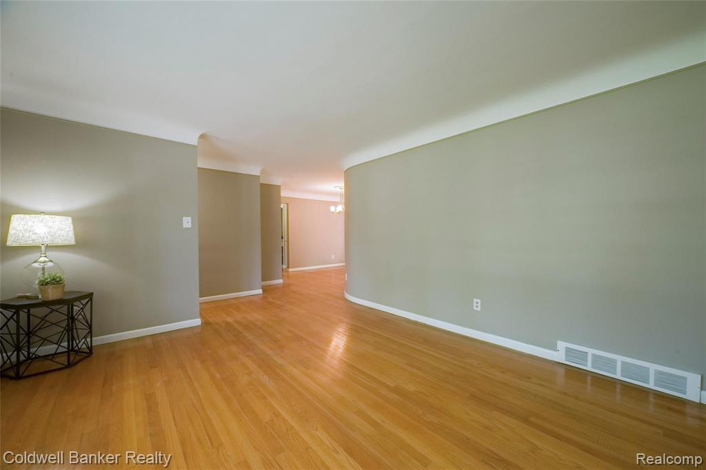 28390 Farmington Road Farmington Hills, MI 48334 - Photo 9 of 37