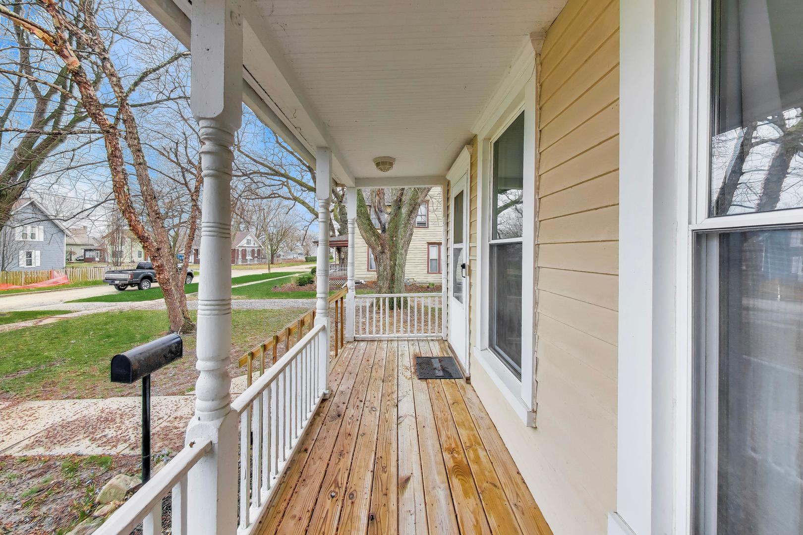405 West Brown Street Harvard, IL 60033 - Photo 2 of 24