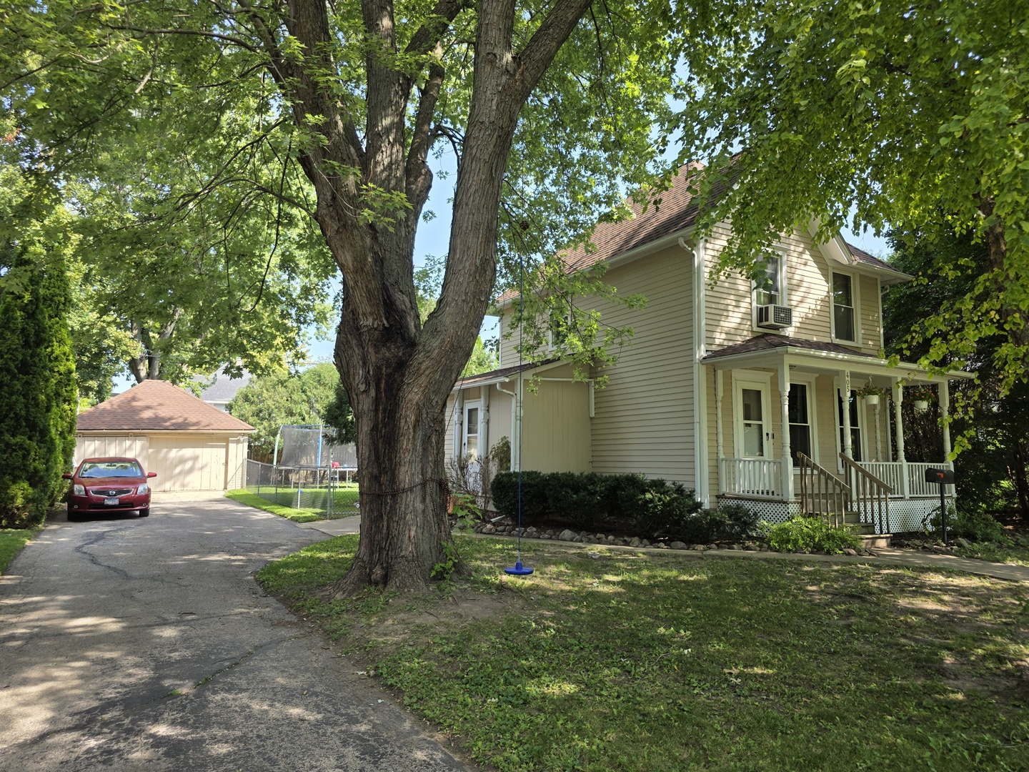 405 West Brown Street Harvard, IL 60033 - Photo 21 of 24 a front view of a house with garden