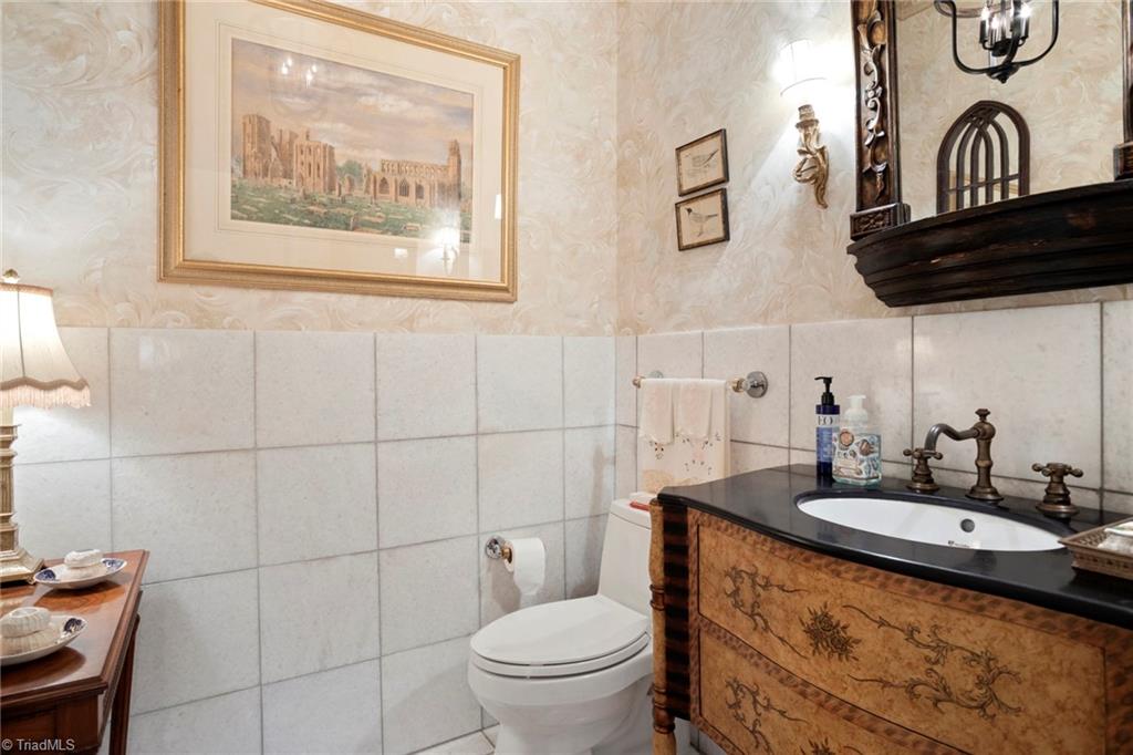 5185 Williams Road Lewisville, NC 27023 - Photo 13 of 49 Powder Room