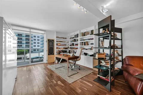 $4,000 | 2401 Collins Avenue, Unit 504, Miami Beach, FL 33140