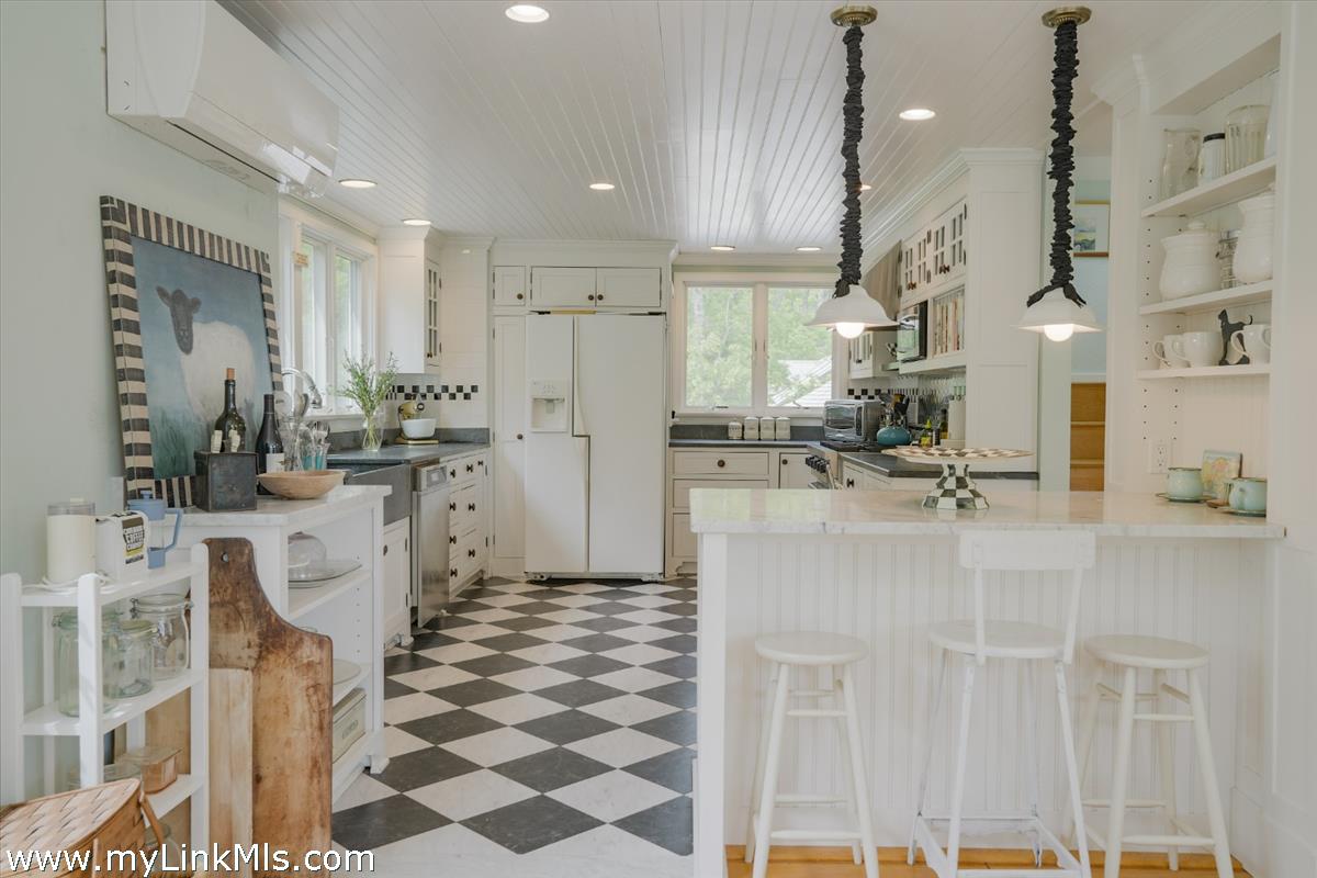 50 Hidden Cove Road Oak Bluffs, MA 02557 - Photo 13 of 46