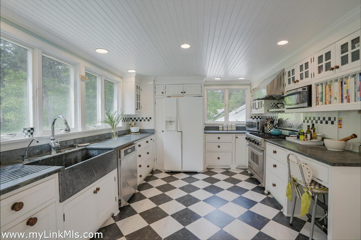 50 Hidden Cove Road Oak Bluffs, MA 02557 - Photo 14 of 46