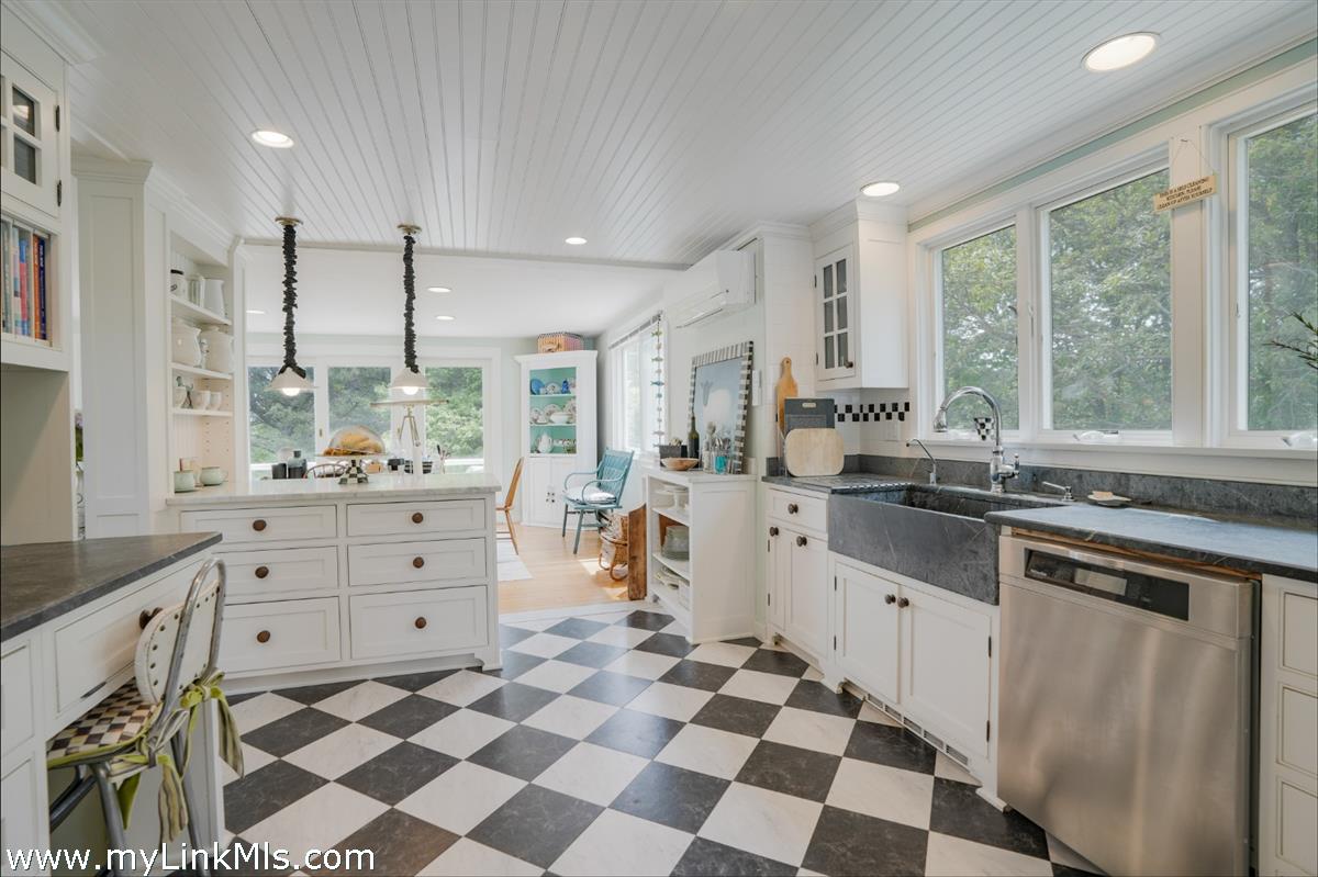 50 Hidden Cove Road Oak Bluffs, MA 02557 - Photo 15 of 46