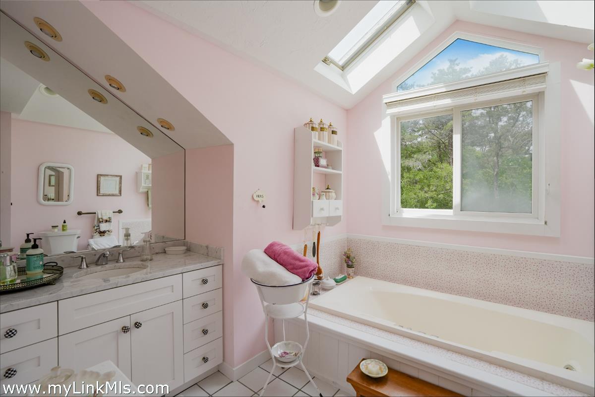 50 Hidden Cove Road Oak Bluffs, MA 02557 - Photo 18 of 46