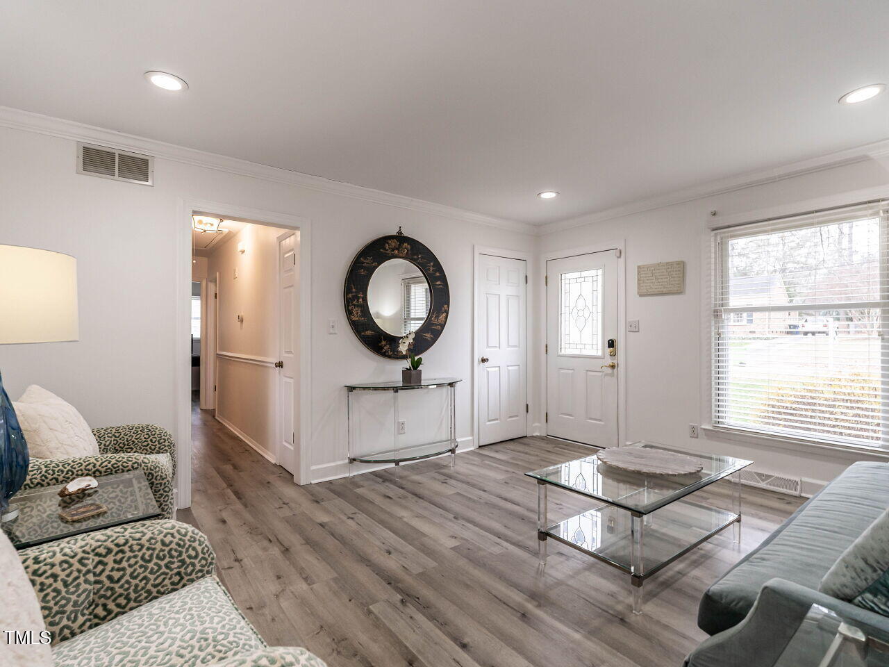 505 Harvard Street Raleigh, NC 27609 - Photo 6 of 35 005-1280x960-living-room