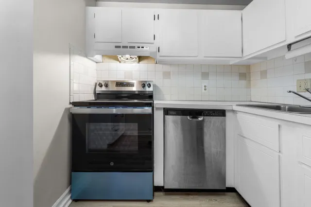 $189,900 | 12 English Village Road, Unit 201, Manchester, NH 03102