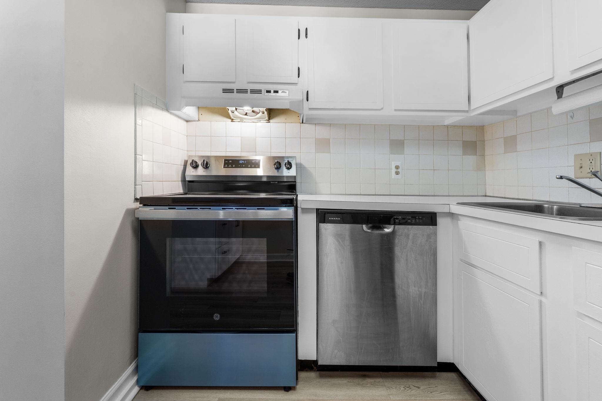 12 English Village Road, Unit 201 Manchester, NH 03102 - Photo 18 of 29