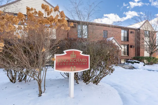 $189,900 | 12 English Village Road, Unit 201, Manchester, NH 03102